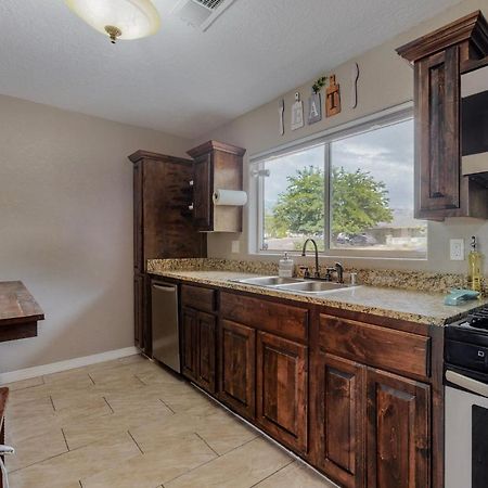 Comfortable 3-Bedroom Home With Spacious Backyard Albuquerque Bagian luar foto