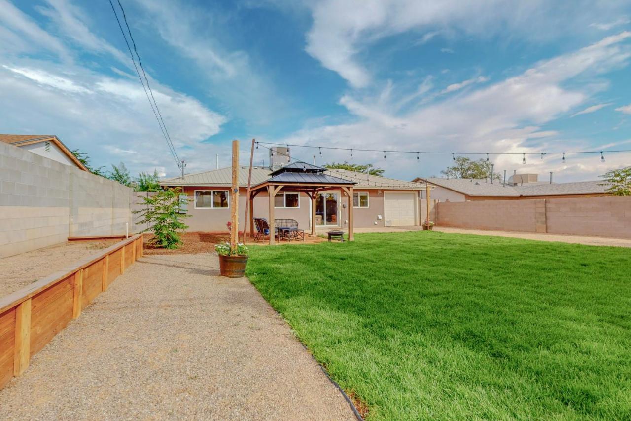 Comfortable 3-Bedroom Home With Spacious Backyard Albuquerque Bagian luar foto