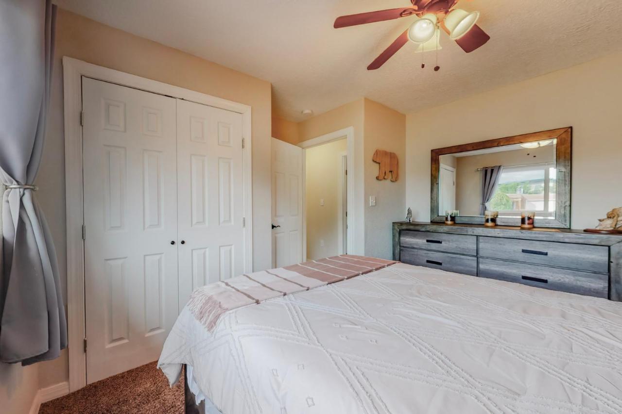 Comfortable 3-Bedroom Home With Spacious Backyard Albuquerque Bagian luar foto