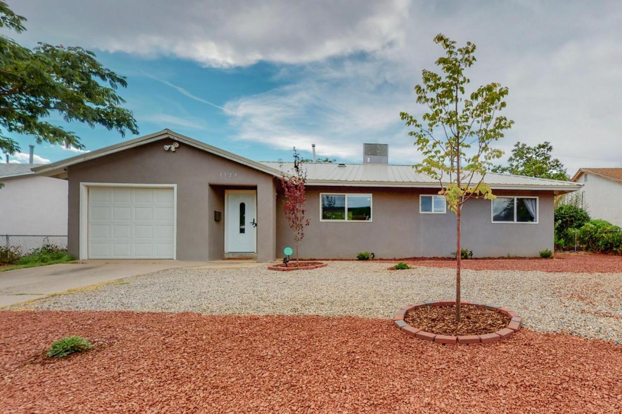 Comfortable 3-Bedroom Home With Spacious Backyard Albuquerque Bagian luar foto