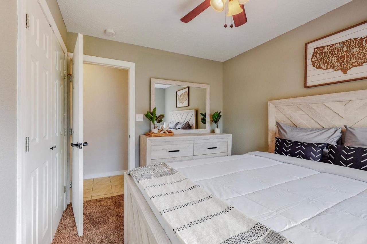 Comfortable 3-Bedroom Home With Spacious Backyard Albuquerque Bagian luar foto